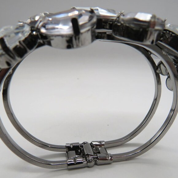 Vera Wang Bracelet Silver Tone Large Faceted Rhinestone Cluster Statement Bangle - Picture 13 of 16